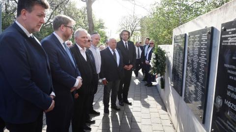 Plaque unveiled to commemorate MTK's Holocaust victims