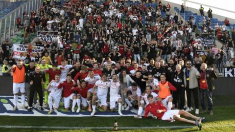 Honvéd join Vasas in celebrating promotion to Fizz Liga